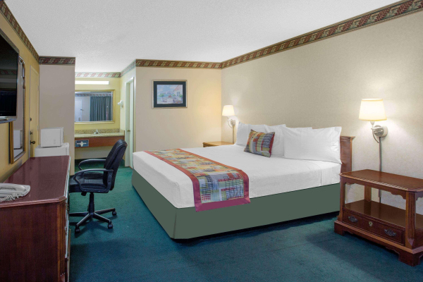Best offers for Travelodge by Wyndham Costa Mesa Newport Beach Costa Mesa