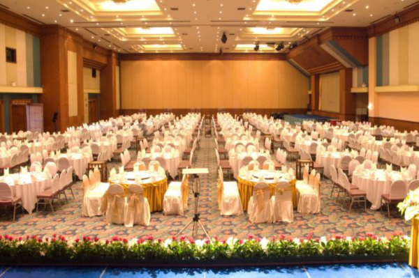 Best offers for Thumrin Thana Trang