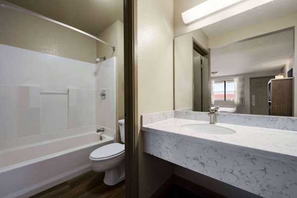 أفضل العروض ل Days Inn By Wyndham Fresno South فرسنو 