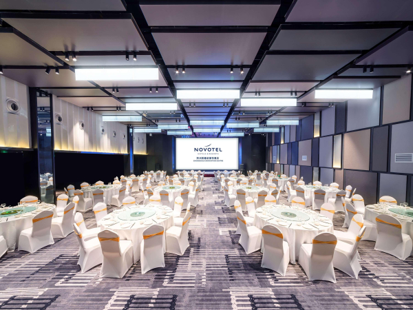 أفضل العروض ل Novotel Zhengzhou Convention Centre لوويانج