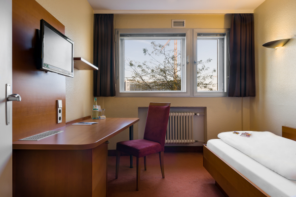 Best offers for Novum Hotel Stuttgart Hauptbahnhof - Rieker Stuttgart