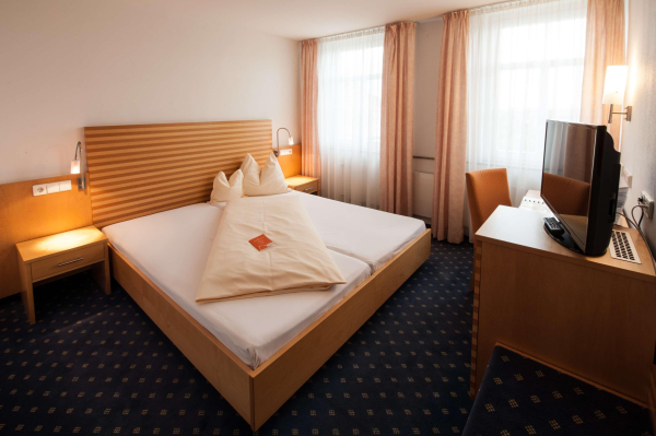 Best offers for TOP VCH Landschloss Korntal Stuttgart