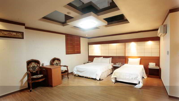Best offers for Reborn Suwon Silkroad Hotel Suwon
