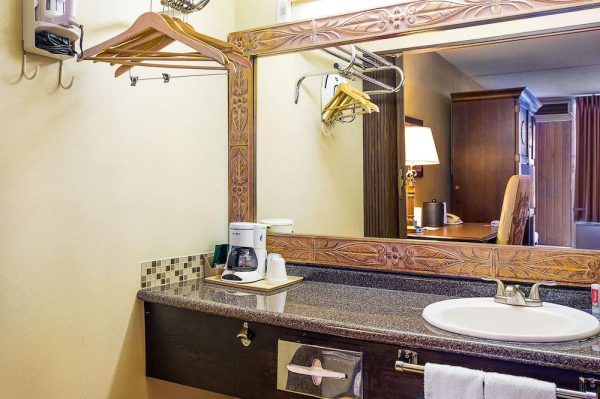 Best offers for ECONO LODGE EUREKA SPRINGS Eureka Springs