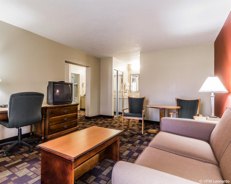 Best offers for Econo Lodge Inn & Suites Montgomery Montgomery 