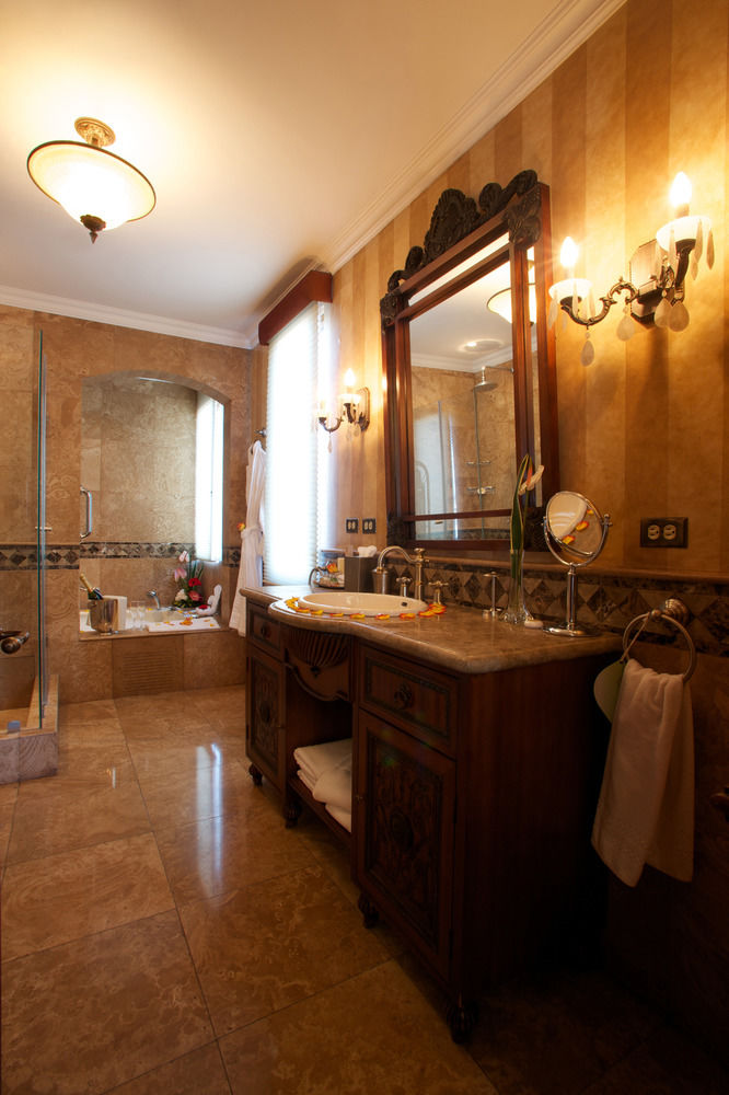 Best offers for Hotel Plaza Grande Quito