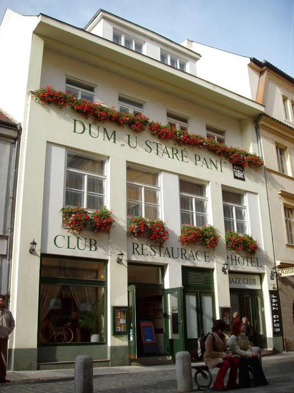 أفضل العروض ل يو ستار باني براغ