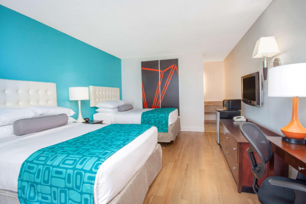 أفضل العروض ل هووارد جونسون باى ويندهام مطار فلوريدا ماول أورلاندو 