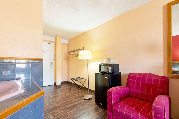 Best offers for Econo Lodge Utica Utica
