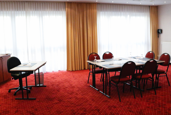 أفضل العروض ل اميديا فرانكفورت روسسيلسهايم تراديمارك كولليكتيون فرانكفورت