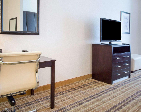 Best offers for Comfort Suites Northshore Area North Shore