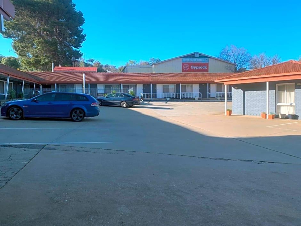 Best offers for Country Comfort Cowra Countryman Motor Inn North Coast