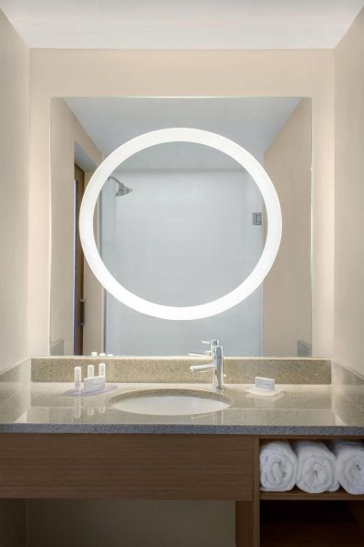 أفضل العروض ل سبرينفيل سويتس لونجاسلاند بروخافن نيويورك