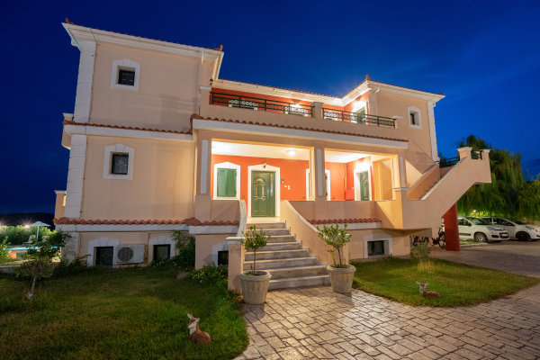 أفضل العروض ل نيفوروس بانوراما سكالا كفالونياس