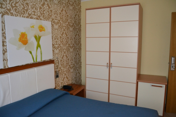 أفضل العروض ل  سانتا سيساري ترم