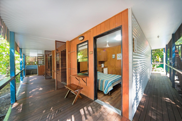 Best offers for Magnums Airlie Beach Great Barrier Reef