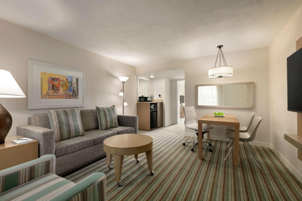 أفضل العروض ل فندق ايمباسي سويتس باى هيلتون سان ج يوان و كاسينو إيسلا فرد