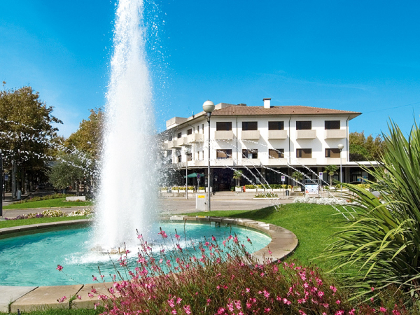 أفضل العروض ل فندق جىنزيانلا ريميني