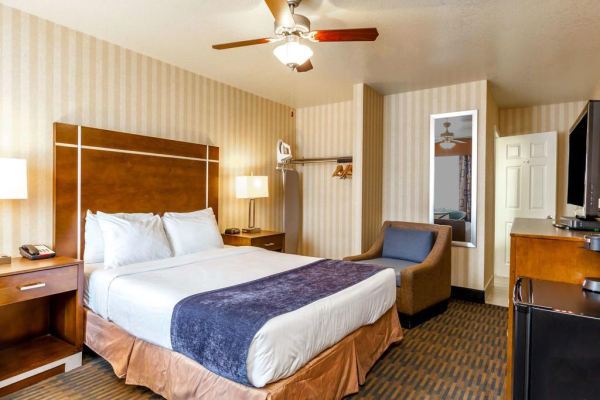 Best offers for Harbour House Inn California City 