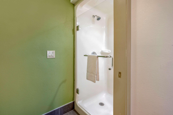 أفضل العروض ل سليبان هندرسون-فانسفيل ساوذ هندرسون