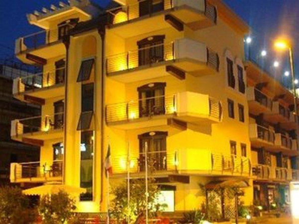 أفضل العروض ل فندق كلاس  نابولي ماريجليانو