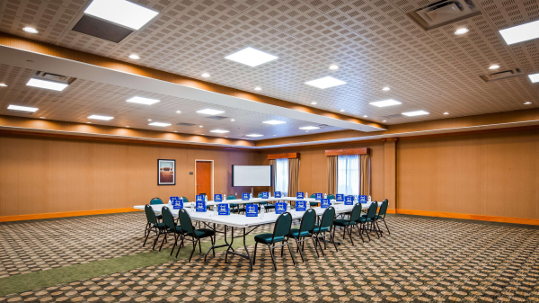 أفضل العروض ل Best Western Plus Rose City Conference Center Inn ذوماسفيل 
