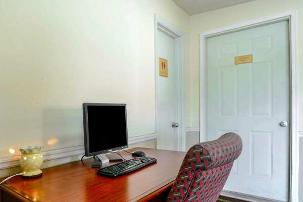 Best offers for Econo Lodge  Inn & Suites Carbondale