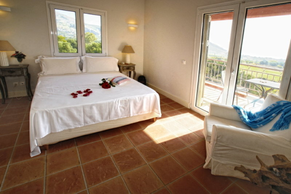 أفضل العروض ل يونيان ليفينج فلل سكالا كفالونياس