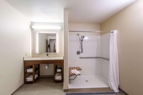 Best offers for Comfort Suites (Escanaba) Cheboygan