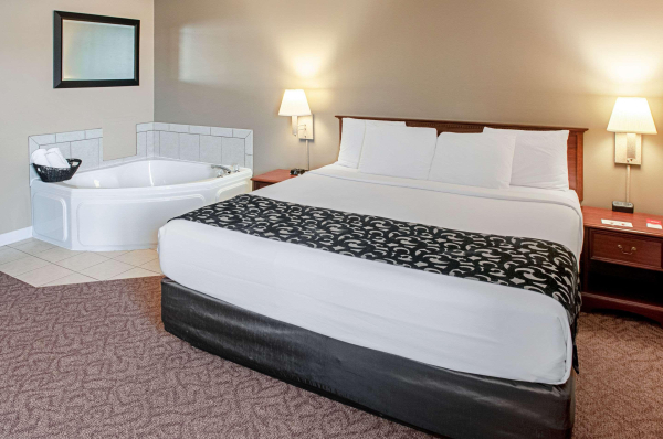 Best offers for Econo Lodge On the Bay Cheboygan 