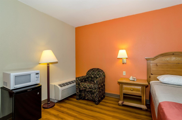 Best offers for Econo Lodge Delaware 