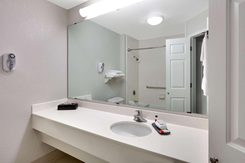 Best offers for La Quinta Inn & Suites Dallas/North Central Dallas 