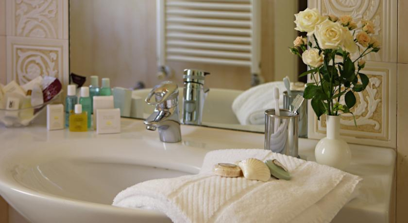 Best offers for Carlton Capri Venice