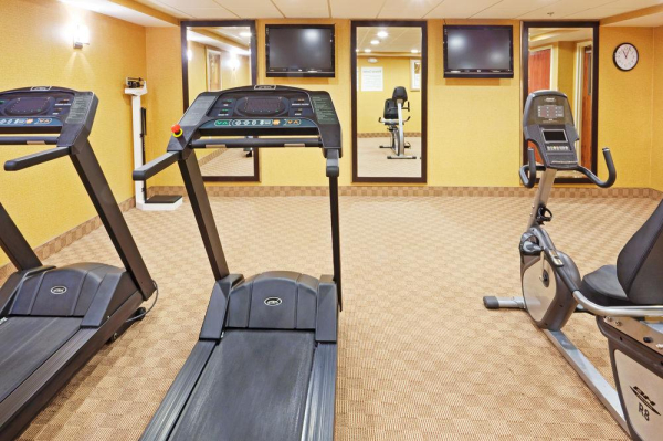 أفضل العروض ل فندق هوليدايان ايكسبرس سااجاص  ) لوجانايربورت),اناهج ساوجوس