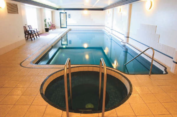 أفضل العروض ل مكراكن كانترى كلاب فيكتور هاربور