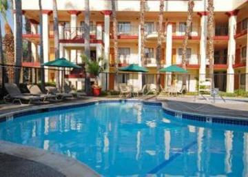 أفضل العروض ل ككومفورت سيويتس جون واين مطار سانتانا