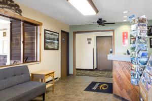 Best offers for Econo Lodge Custer Custer 