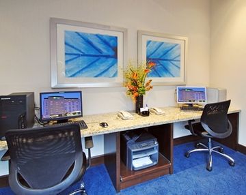 أفضل العروض ل فندق هوليدايان ايكسبرس و سويتس تورونتو - مارخام ريتشموند هيل