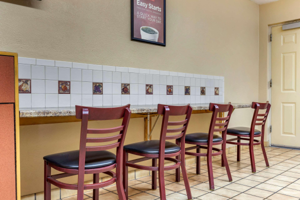 Best offers for Econo Lodge Fayetteville Fayetteville 