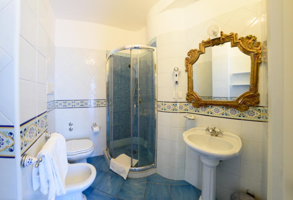 Best offers for Bussola Capri (isola Di Capri)