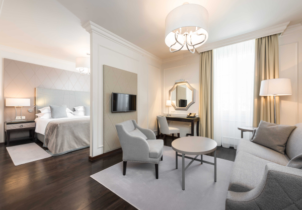 أفضل العروض ل Hotel Bastion زادار