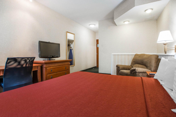Best offers for Econo Lodge Glens Falls / Lake George Glens Falls
