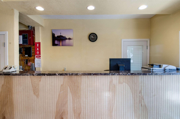 Best offers for Econo Lodge West Yarmouth Area West Yarmouth