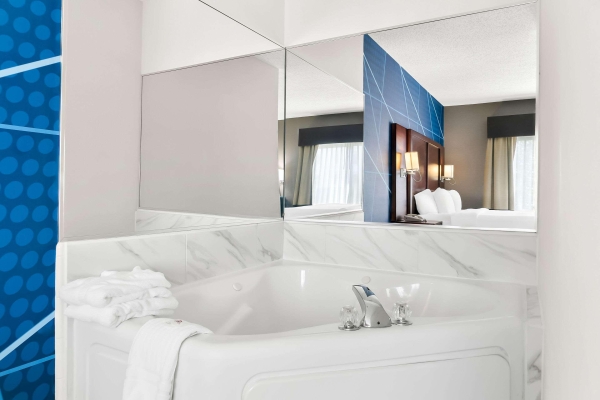 Best offers for Comfort Suites Southfield Area Southfield