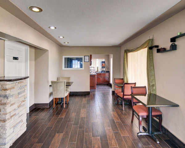 Best offers for Rodeway Inn Gainesville I-35 Gainesville