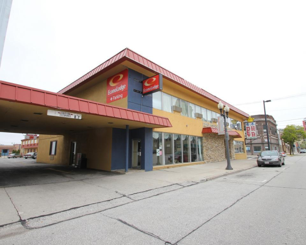 Best offers for Days Inn By Wyndham Manitowoc Manitowoc