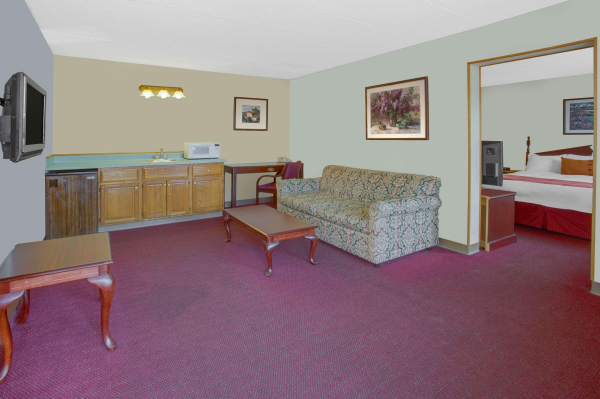 Best offers for I-80 Inn & Suites Davenport