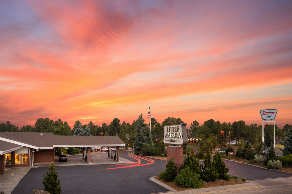 أفضل العروض ل Little America Hotel Flagstaff فلاجستاف 