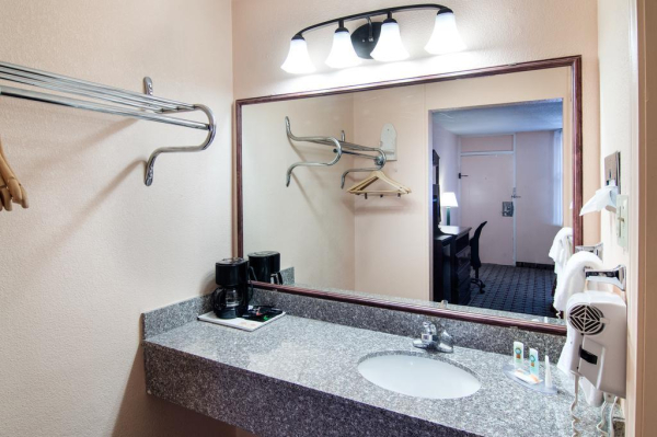 Best offers for Econo Lodge Portland - I-205 Portland