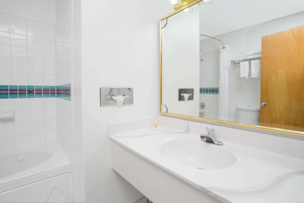 أفضل العروض ل Days Inn & Suites by Wyndham Red Rock-Gallup جالوب 